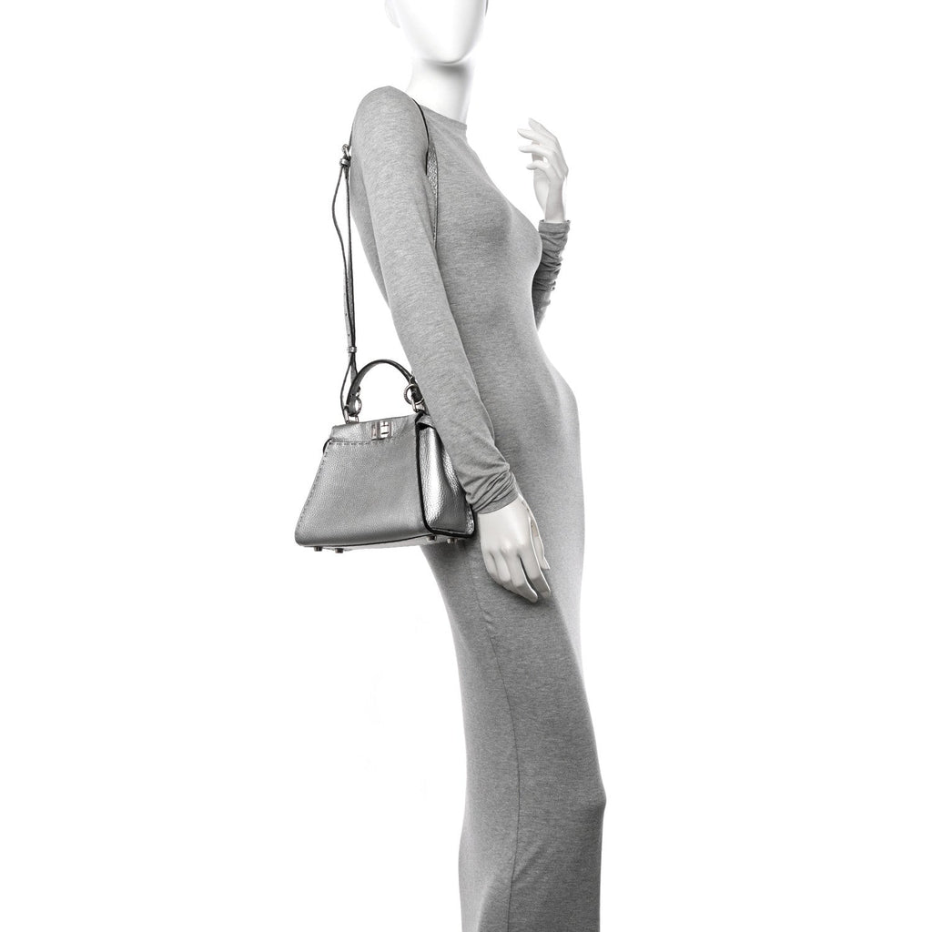 Cuoio Romano Lux Selleria Mini Peekaboo Iconic Satchel Argento