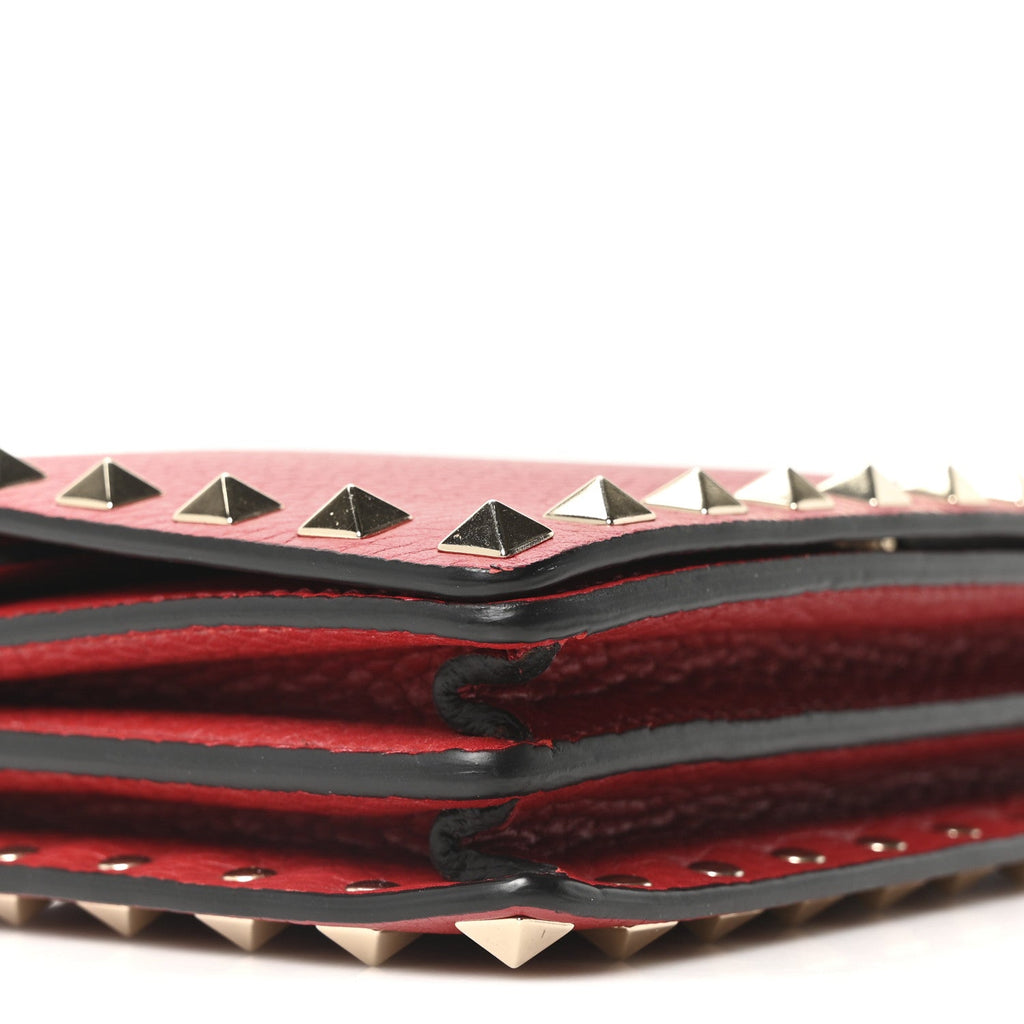 Pebbled Calfskin Rockstud Wallet on Chain Rouge Pur