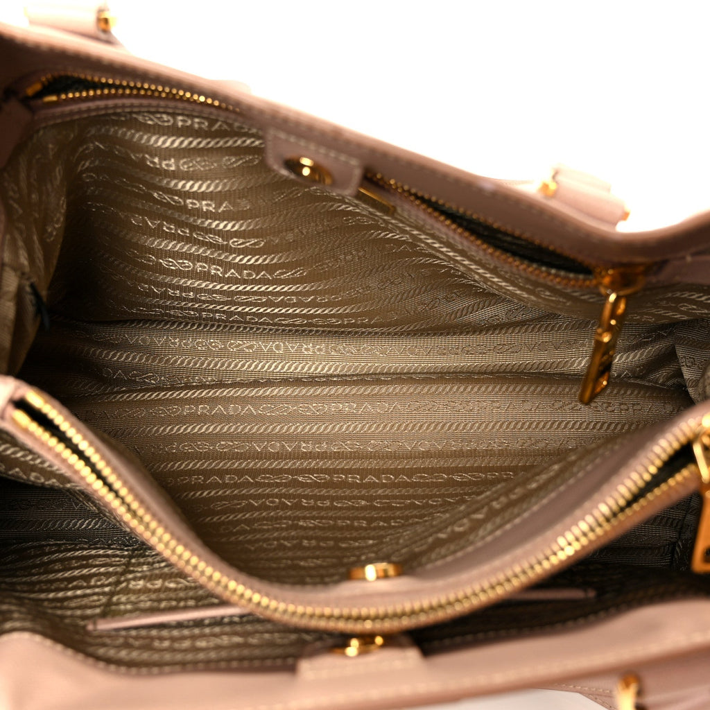 Saffiano Medium Galleria Double Zip Tote Cammeo