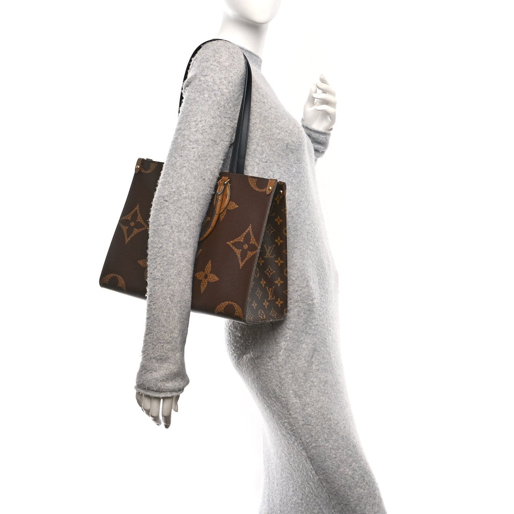 Reverse Monogram Giant Onthego MM