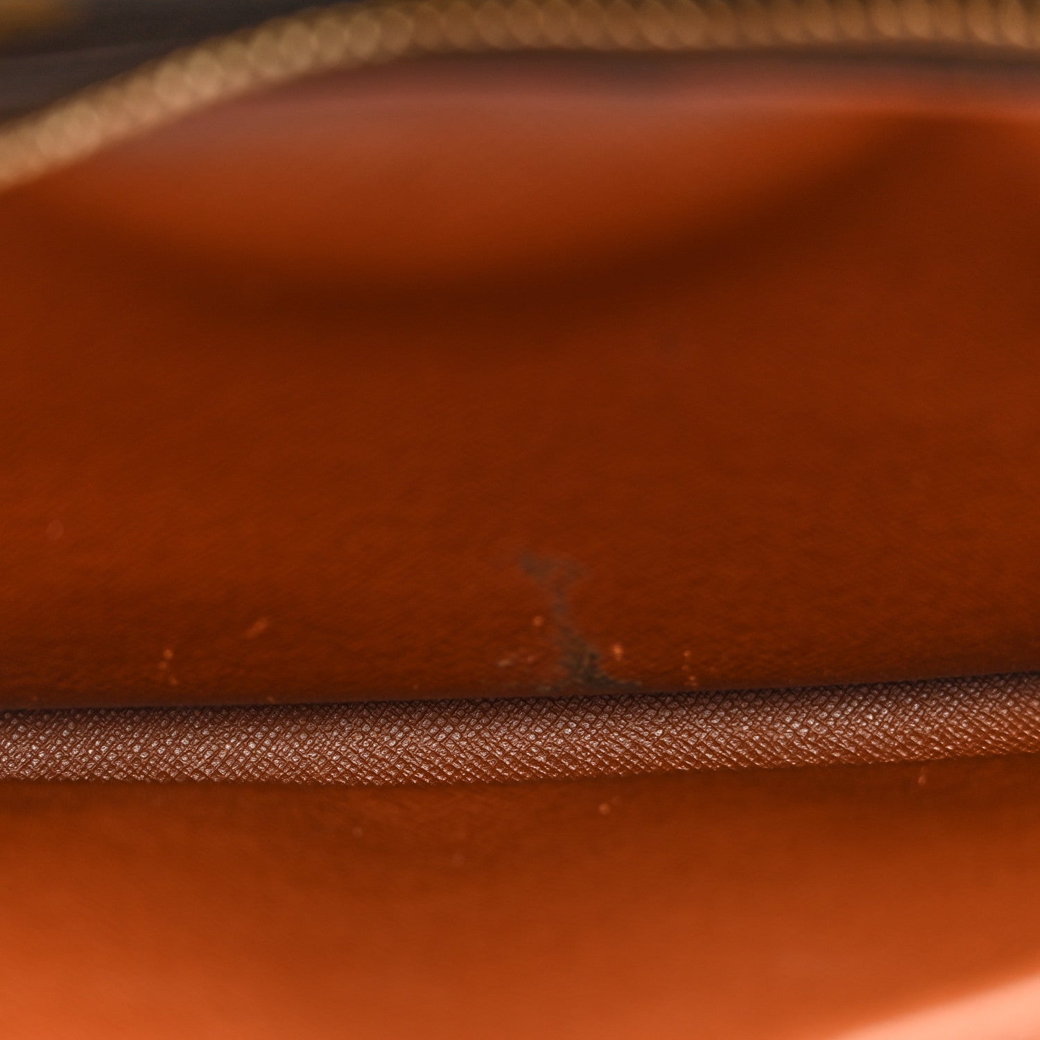 Monogram Nil 28