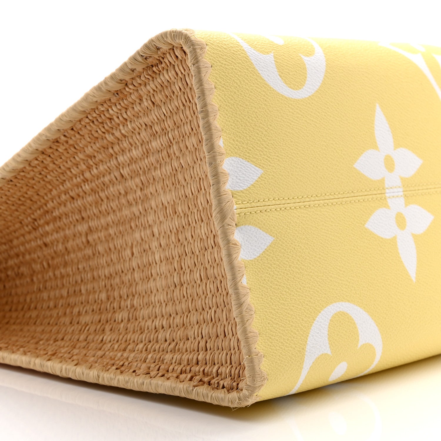 Monogram Giant By The Pool Okinawa Onthego GM Light Pink