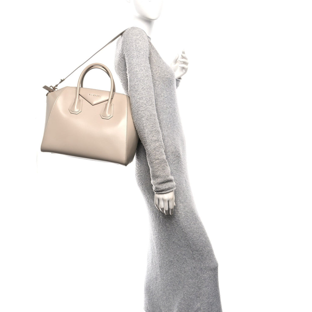 Shiny Lord Calfskin Medium Antigona Sand