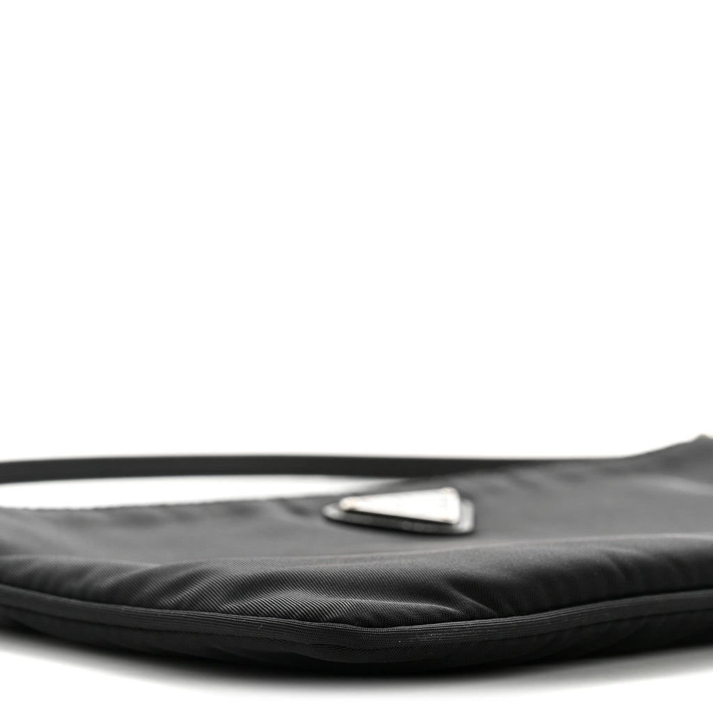 Re-Nylon Vela Pouch Black
