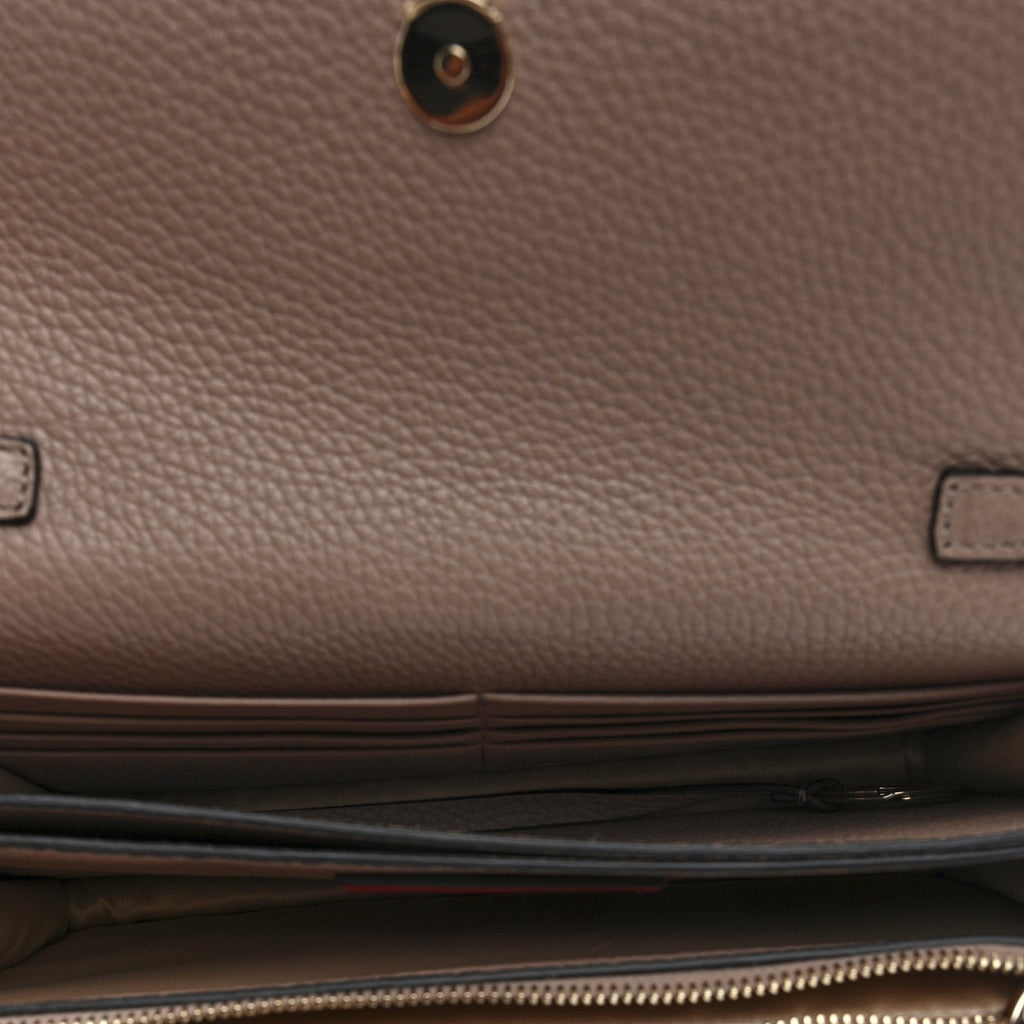 Grainy Calfskin Rockstud Chain Pouch Poudre