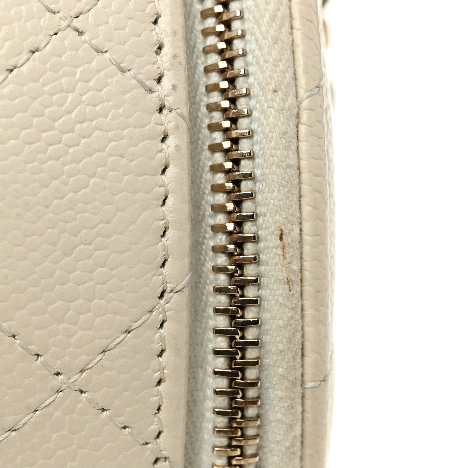 Caviar Quilted Round Handle With Care Vanity With Chain White