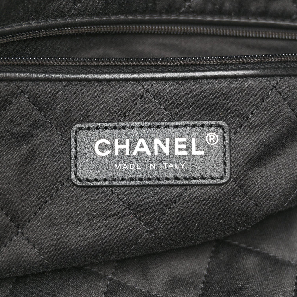 Shiny Calfskin Quilted Small Chanel 22 Black
