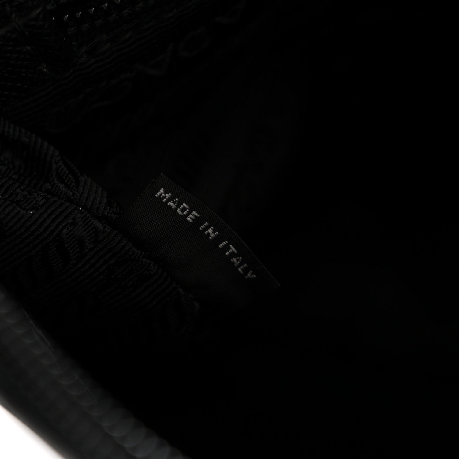 Re-Nylon Vela Pouch Black