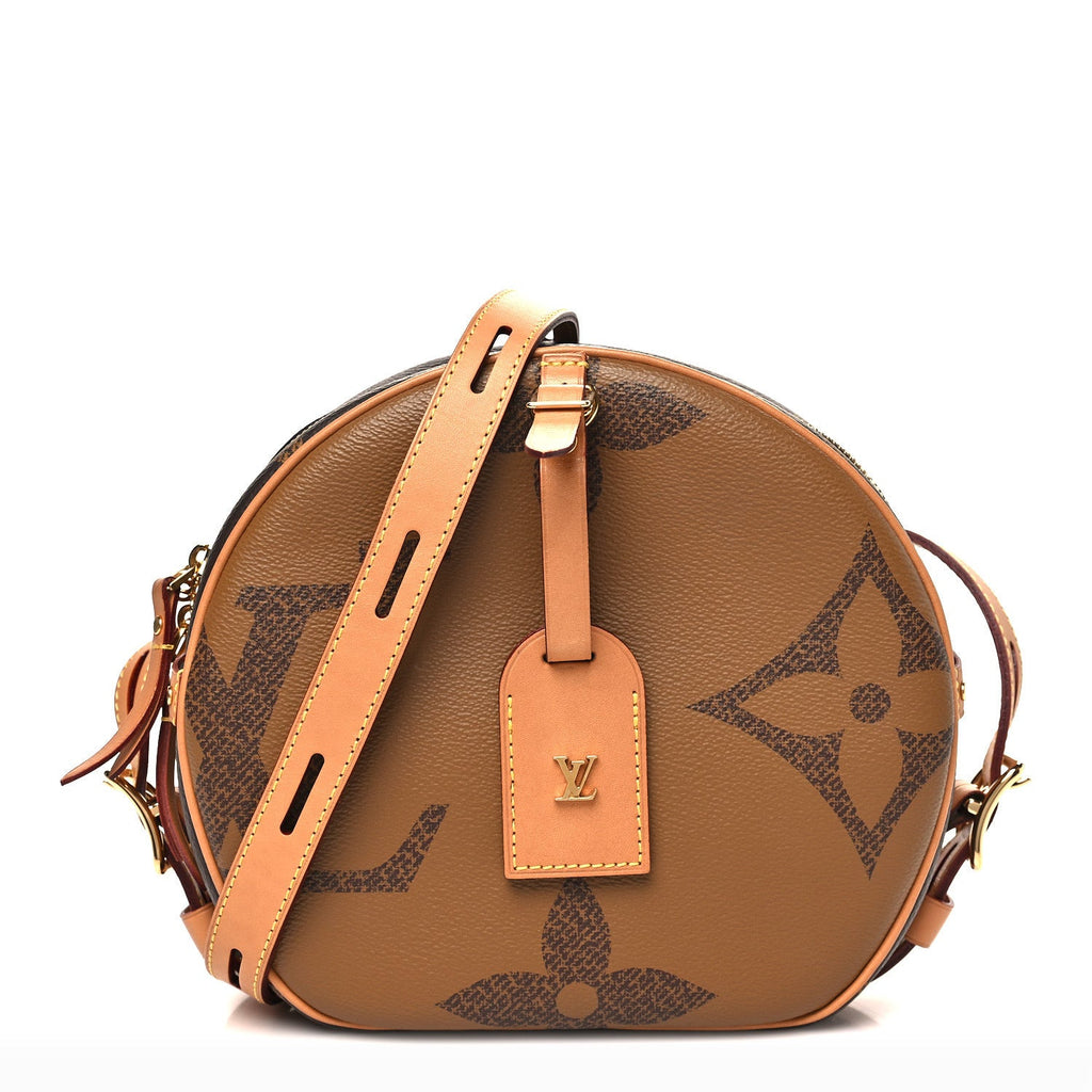 Reverse Monogram Giant Boite Chapeau Souple