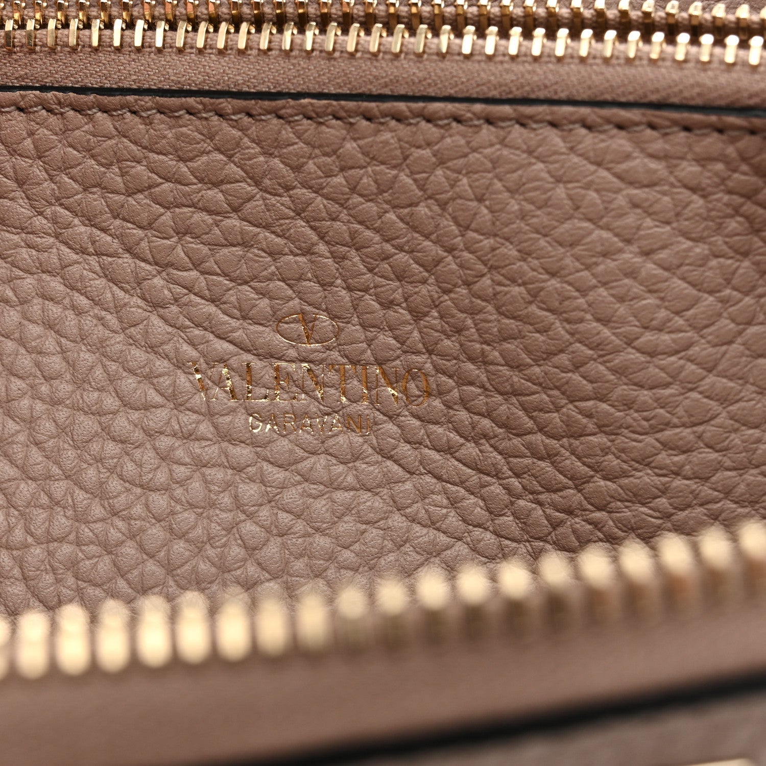 Pebbled Calfskin Rockstud Zip Around Wallet Poudre