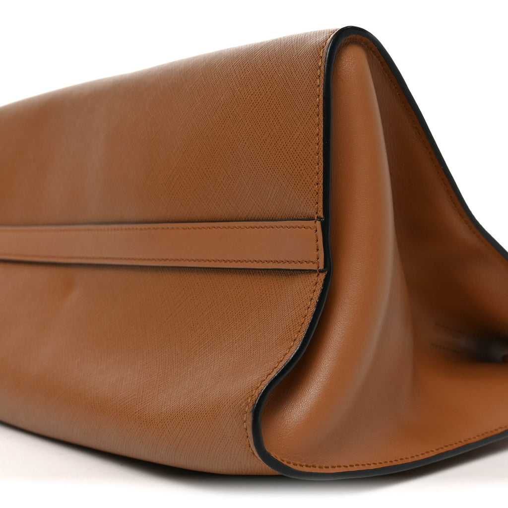 Saffiano City Calf Medium Esplanade Tote Caramel