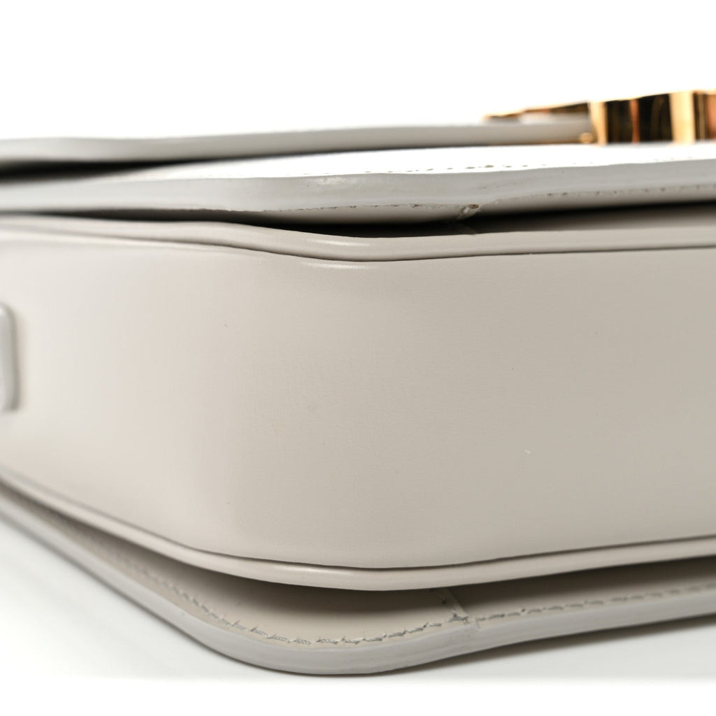 Shiny Calfskin Teen Triomphe Chalk