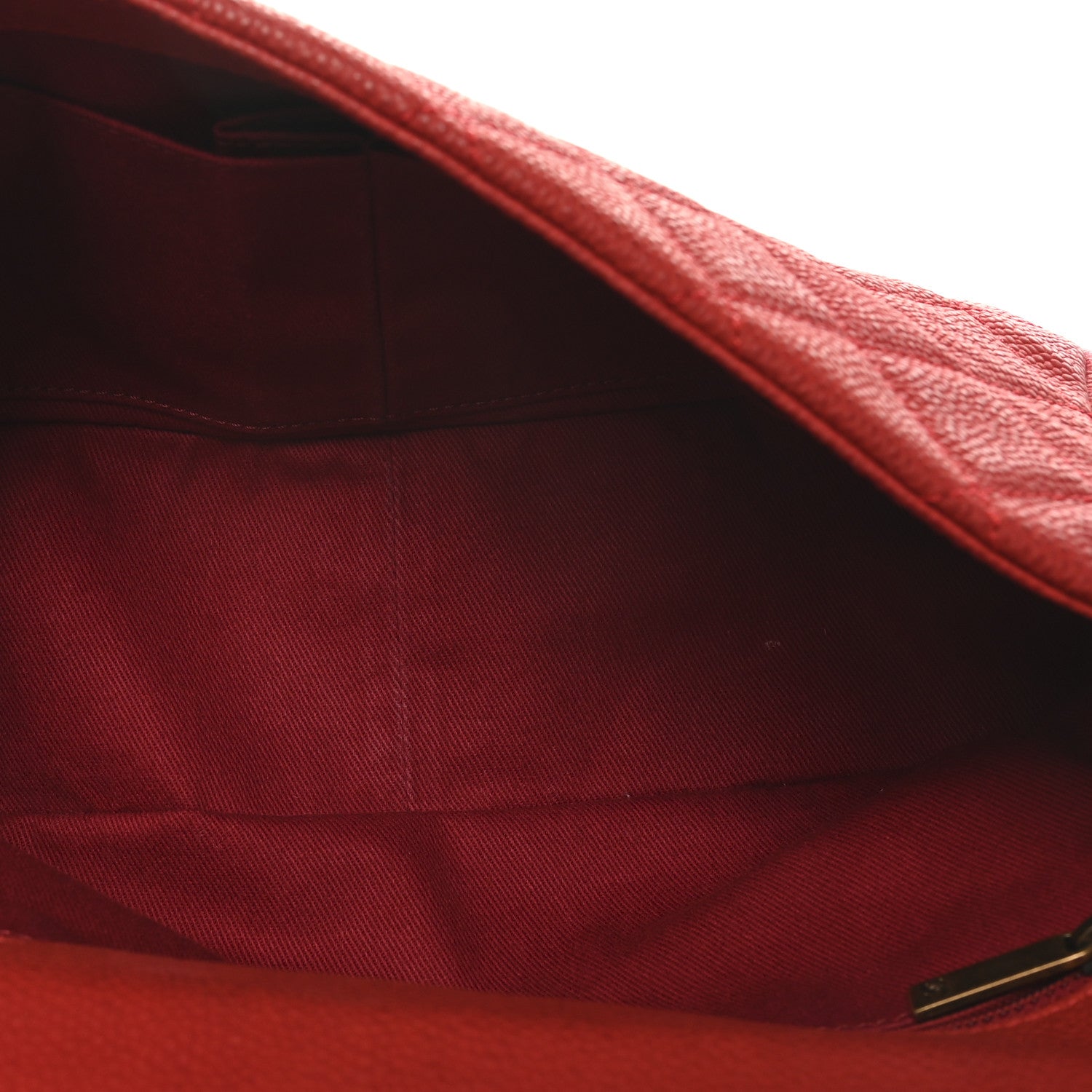 Iridescent Caviar Quilted Medium Chic Quilt Flap Red