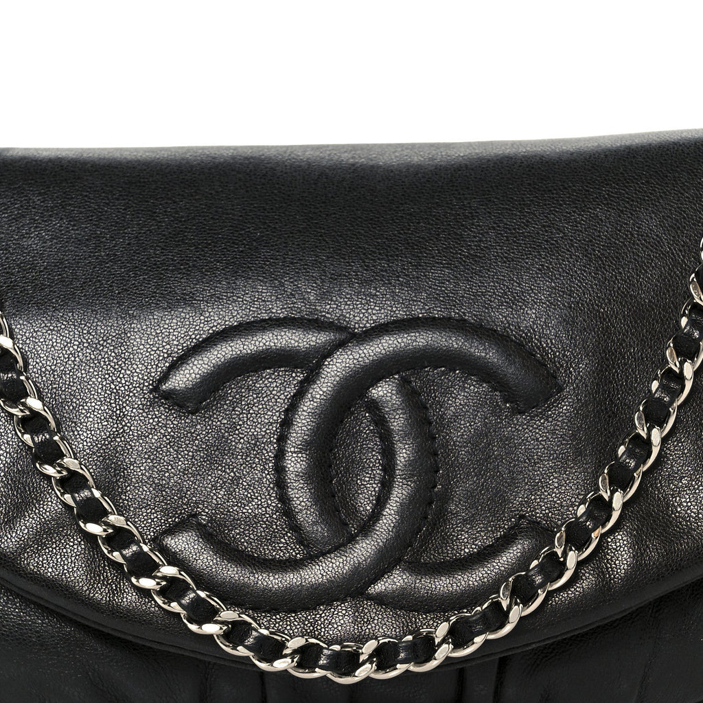 Lambskin Half Moon Wallet On Chain WOC Black