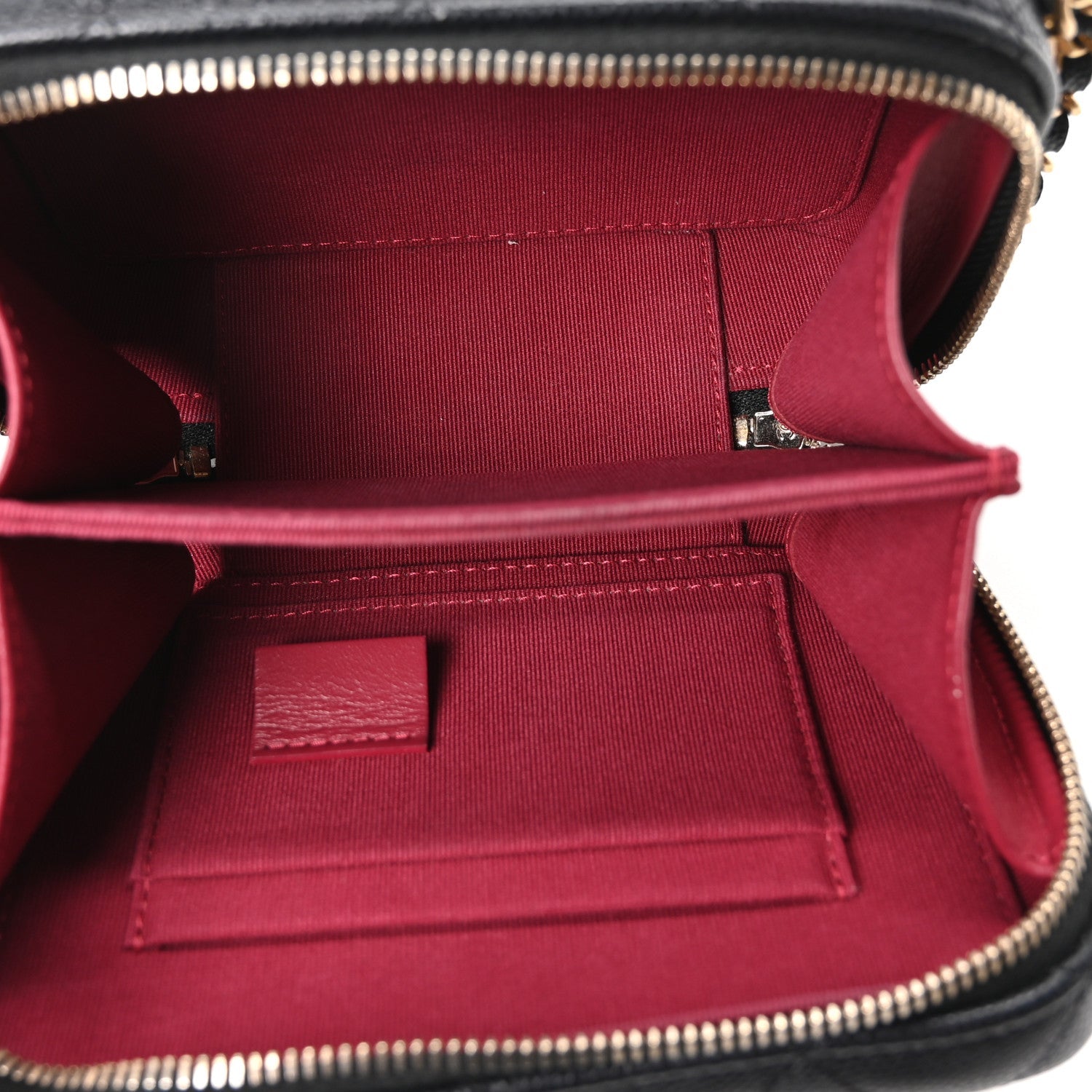 Caviar Quilted Twist Your Buttons Clutch With Chain Black