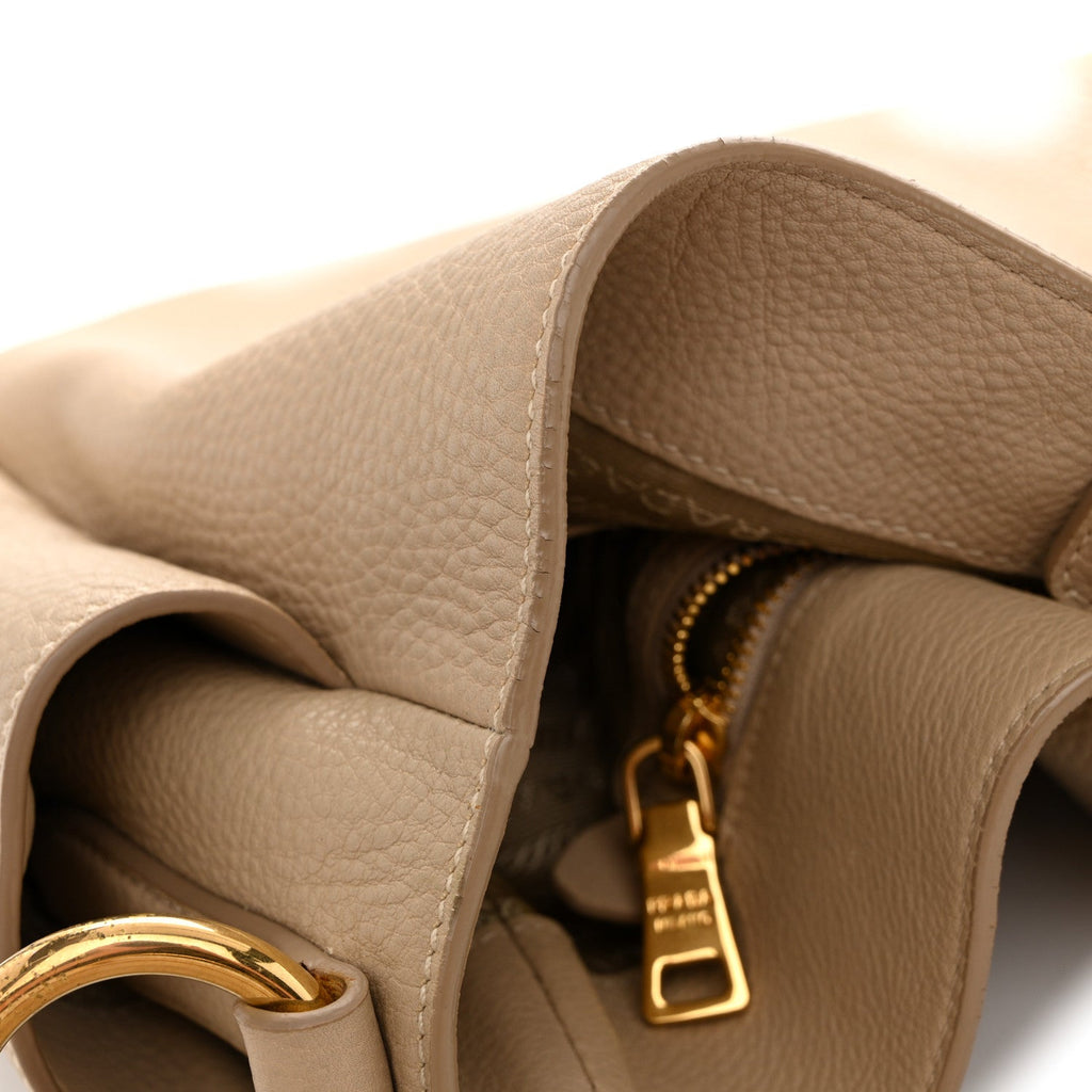 Vitello Daino Side Pocket Hobo Sabbia