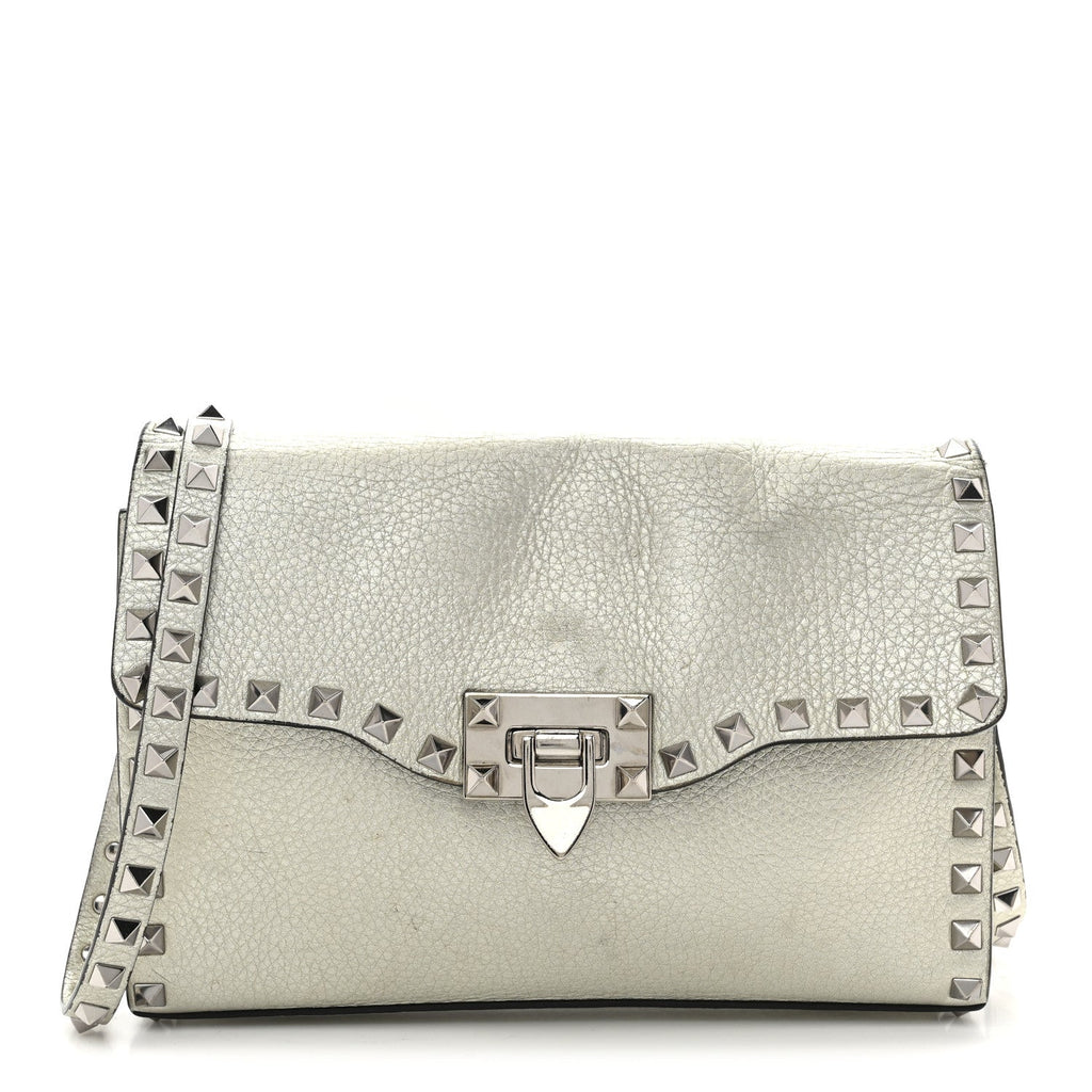 Metallic Pebbled Calfskin Medium Rockstud Flip Lock Crossbody Bag Silver