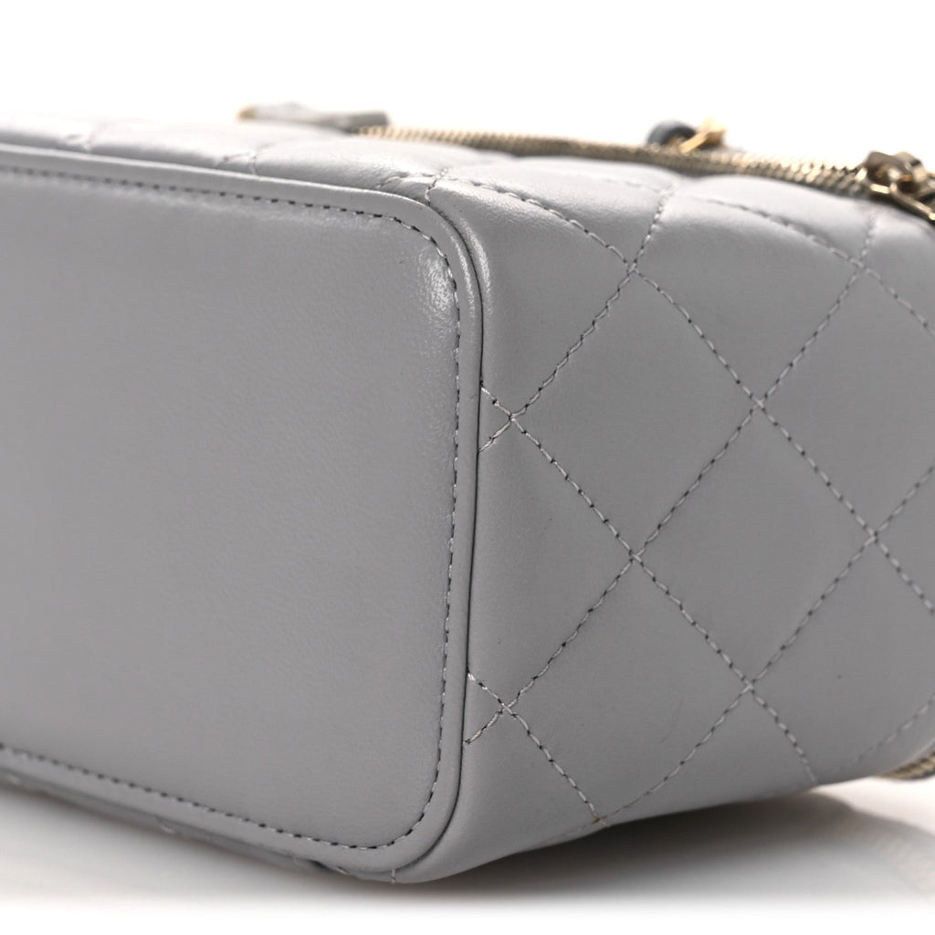 Lambskin Quilted Small Pearl Crush Vanity Case With Chain Grey