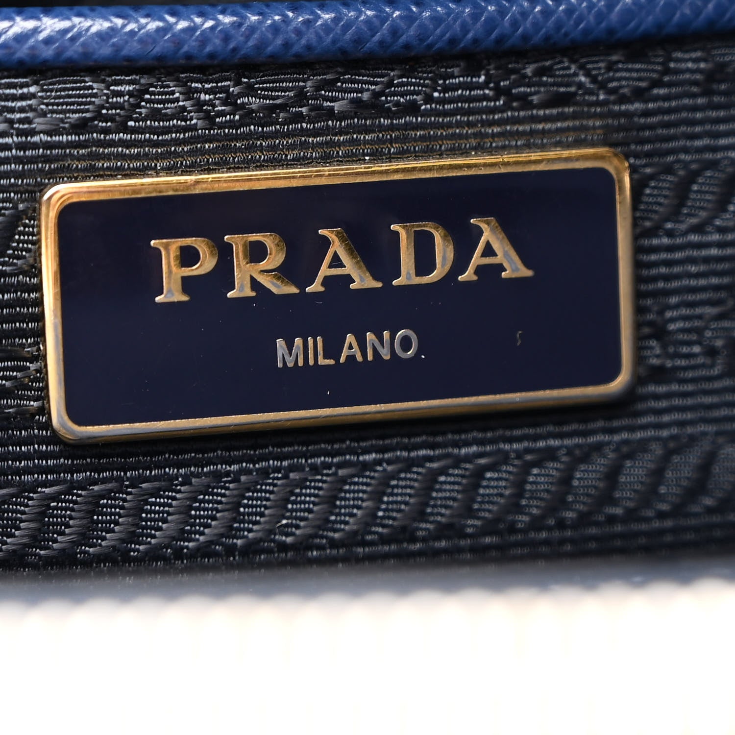 Saffiano Lux Medium Galleria Double Zip Tote Bluette