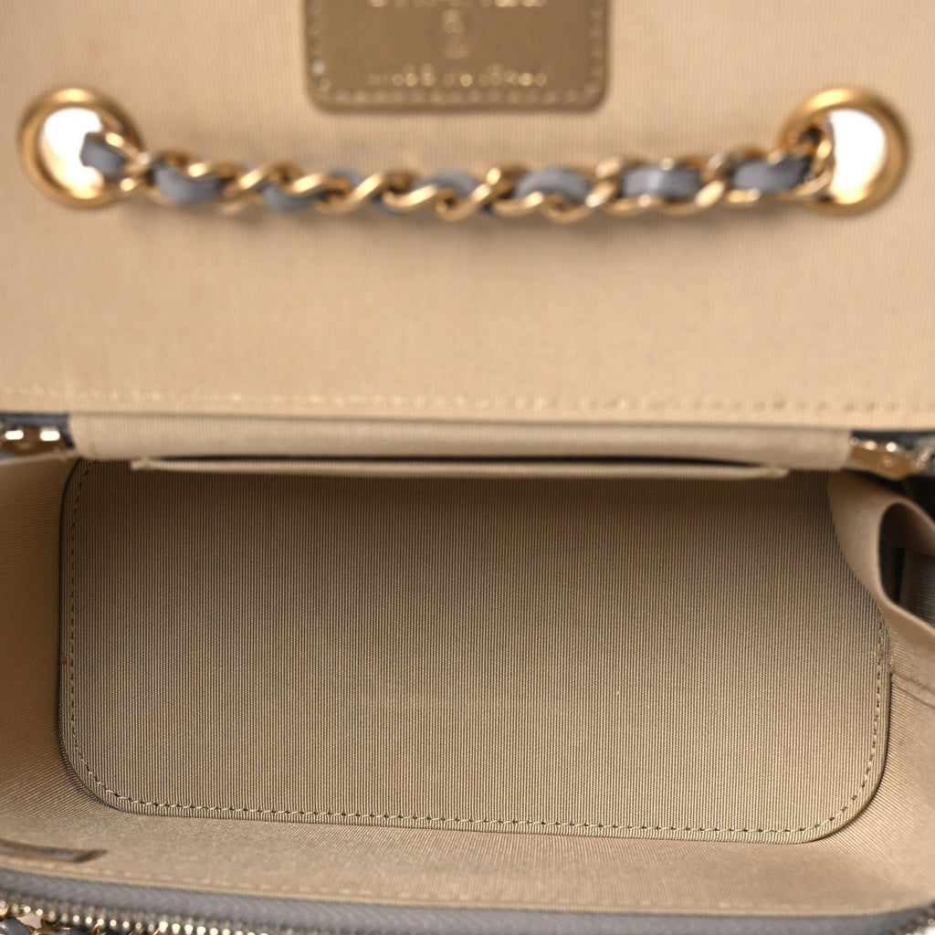 Lambskin Quilted Small Pearl Crush Vanity Case With Chain Grey