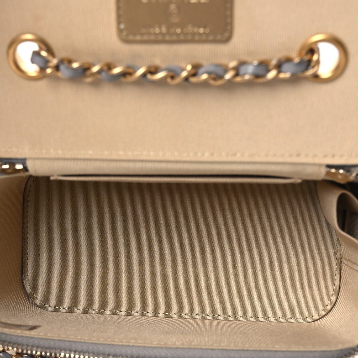 Lambskin Quilted Small Pearl Crush Vanity Case With Chain Grey