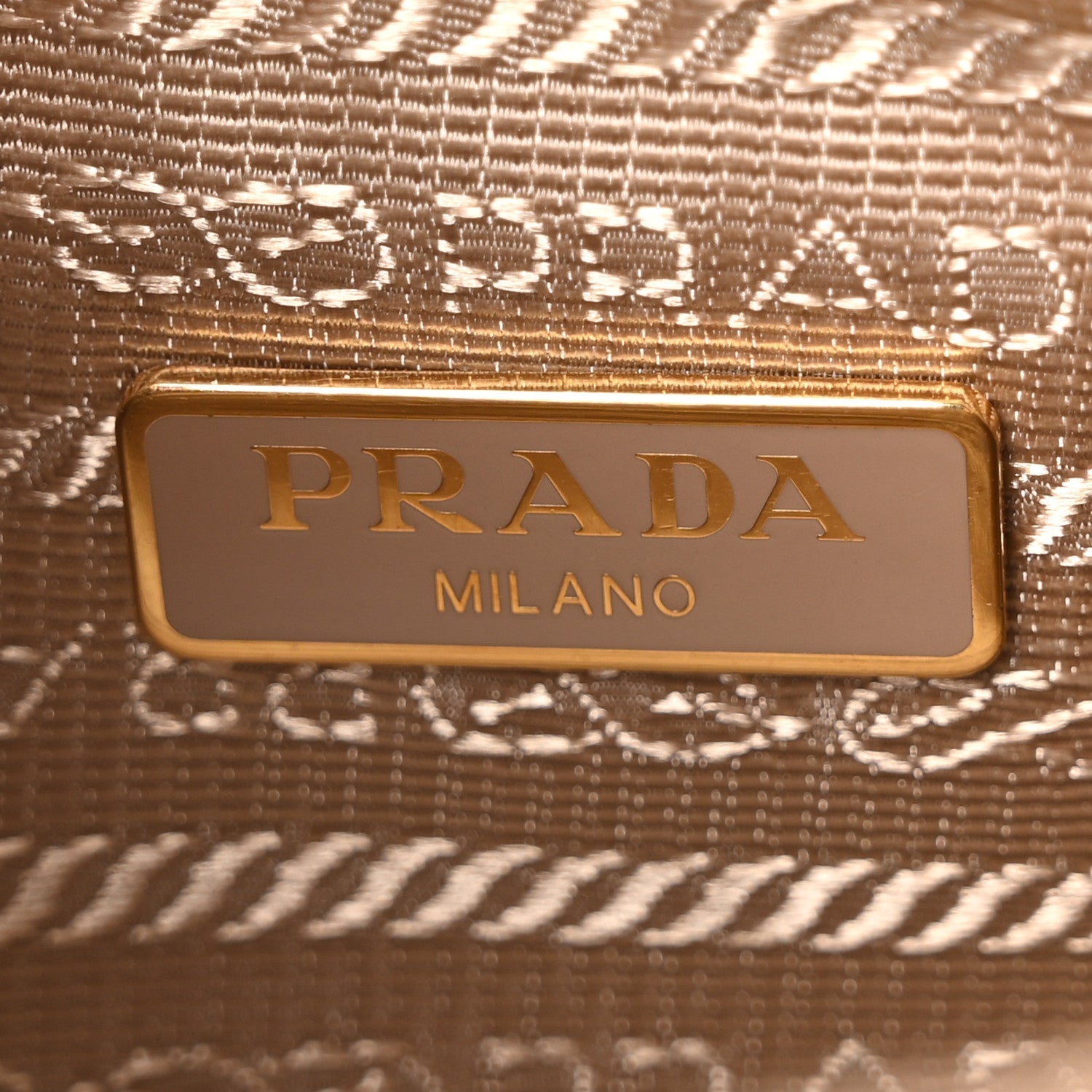 Saffiano Lux Re-Edition 2005 Shoulder Bag Cammeo