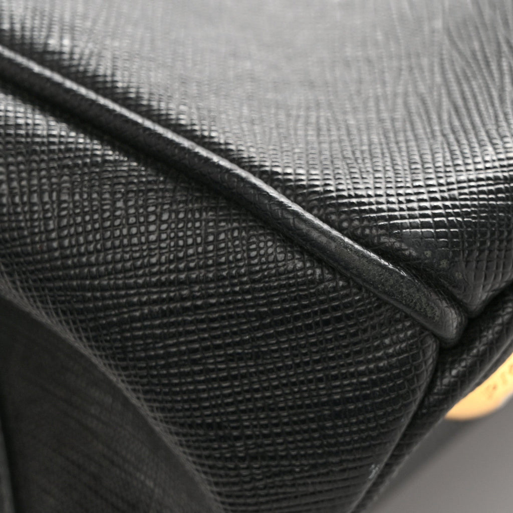 Saffiano Lux Medium Galleria Double Zip Tote Black