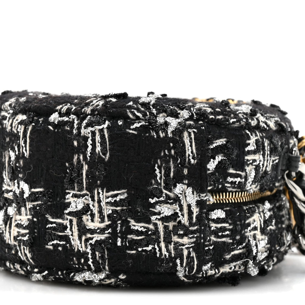 Tweed Quilted 19 Round Clutch With Chain Black White