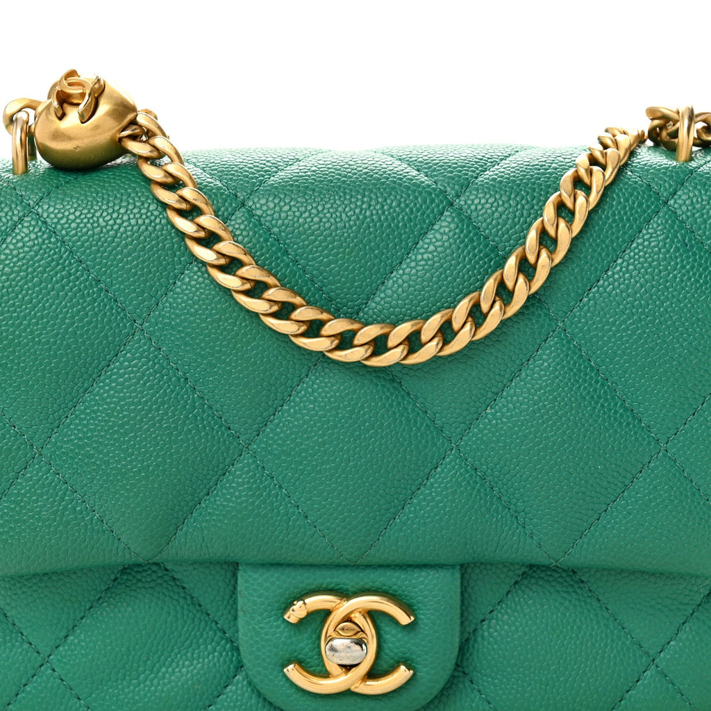 Caviar Quilted Sweetheart Flap Green