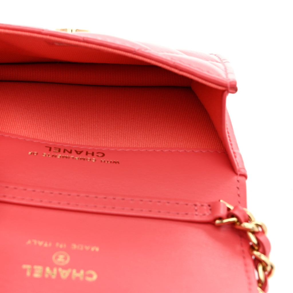 Shiny Lambskin Quilted  Holder On Chain Pink