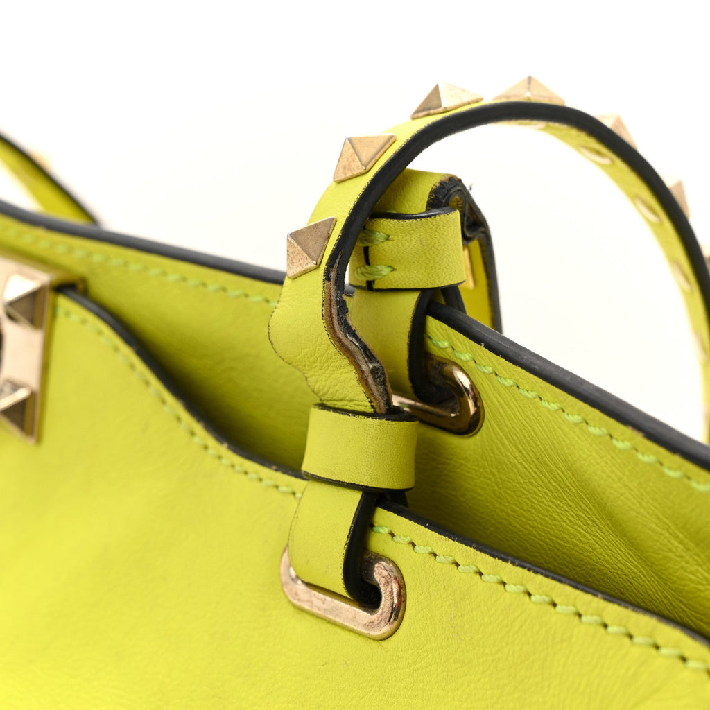 Vitello Medium Rockstud Tote Yellow Fluo