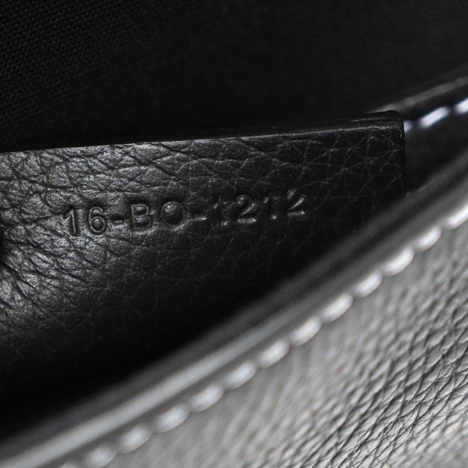 Grained Calfskin Vertical Saddle Pouch With Strap Black