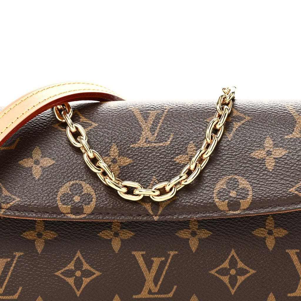 Monogram Ivy Wallet On Chain
