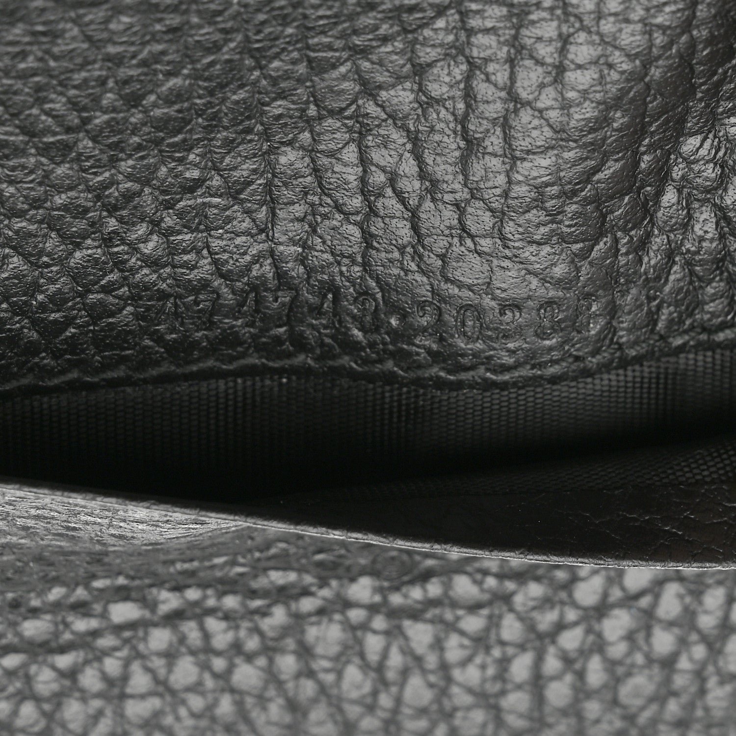 Pebbled Calfskin GG Marmont  Case Black