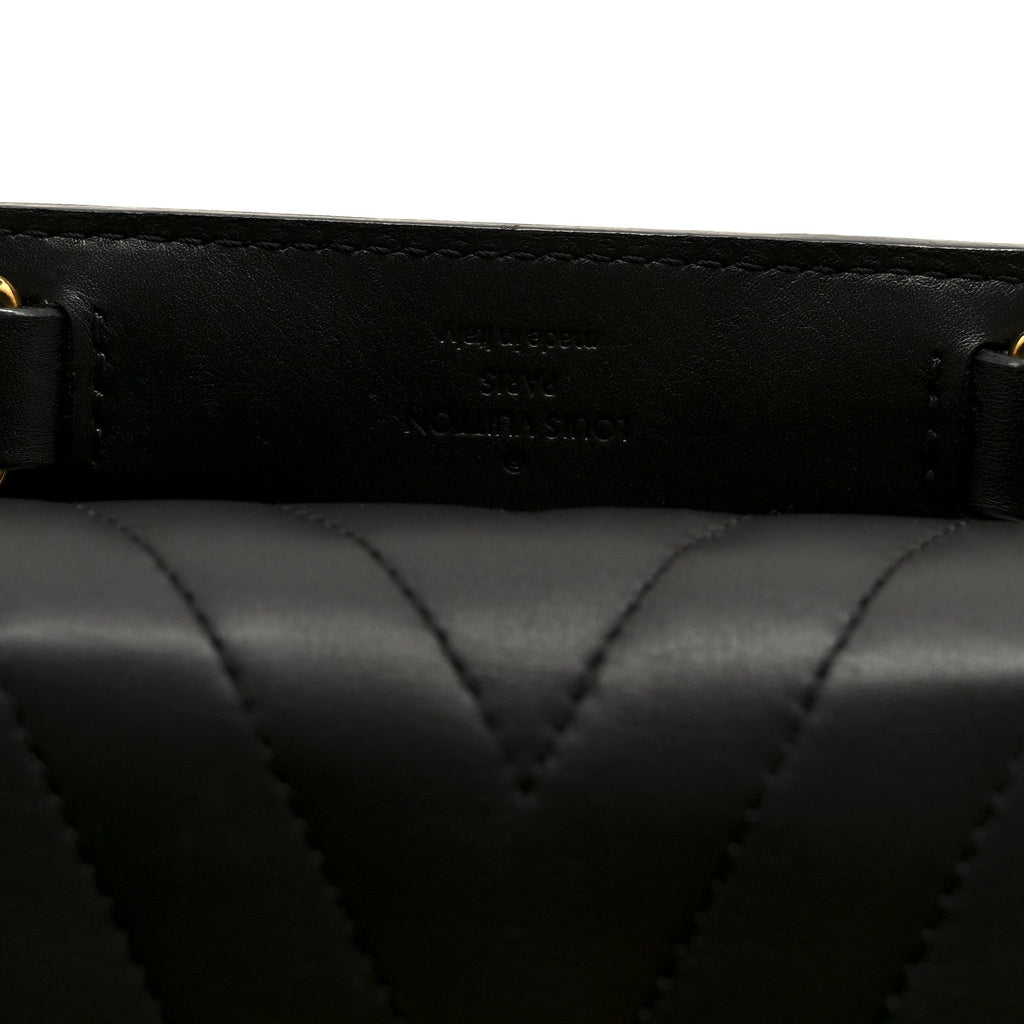 Calfskin New Wave Chain PM Black