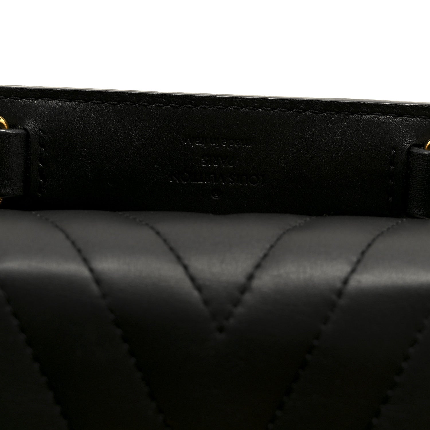 Calfskin New Wave Chain PM Black