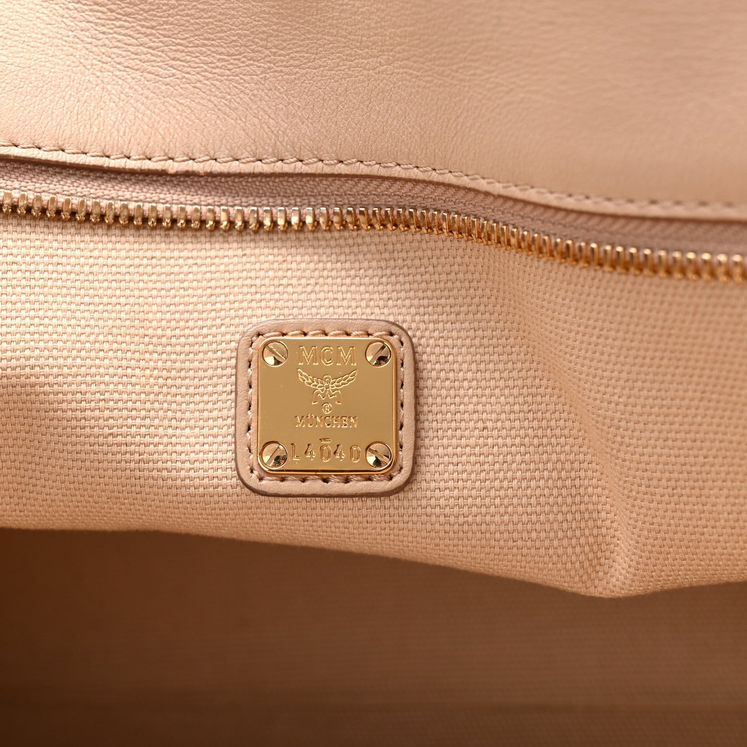 Visetos Medium Studded Rabbit Top Zip Shopper Tote Beige
