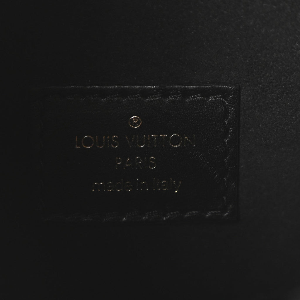 Reverse Monogram Chantilly Lock Black