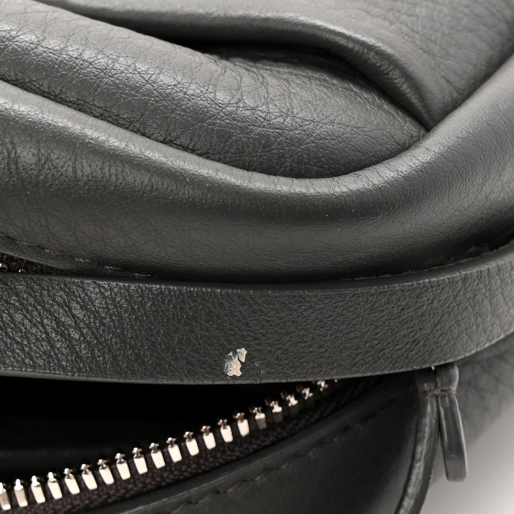 Calfskin Logo S Everyday Camera Bag Gris Fossile