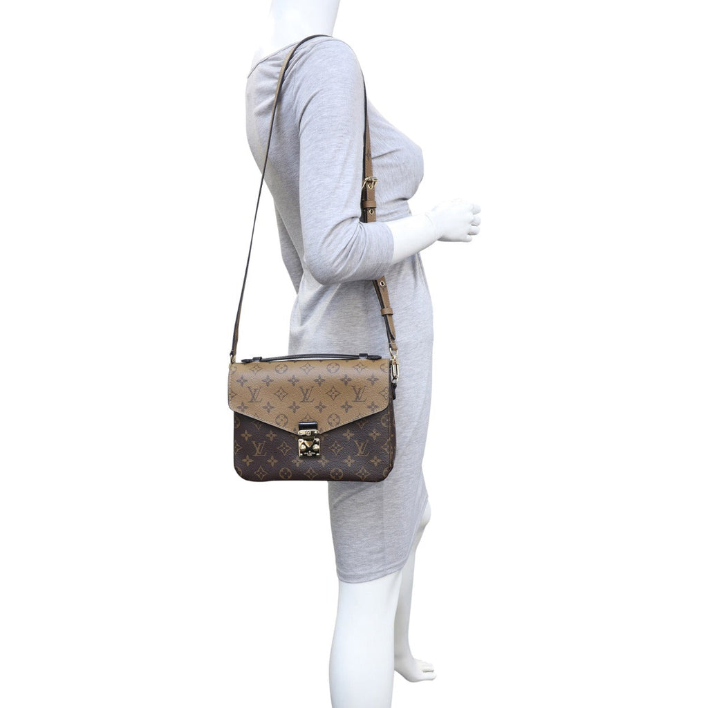 Louis Vuitton Pochette Metis Monogram Reverse