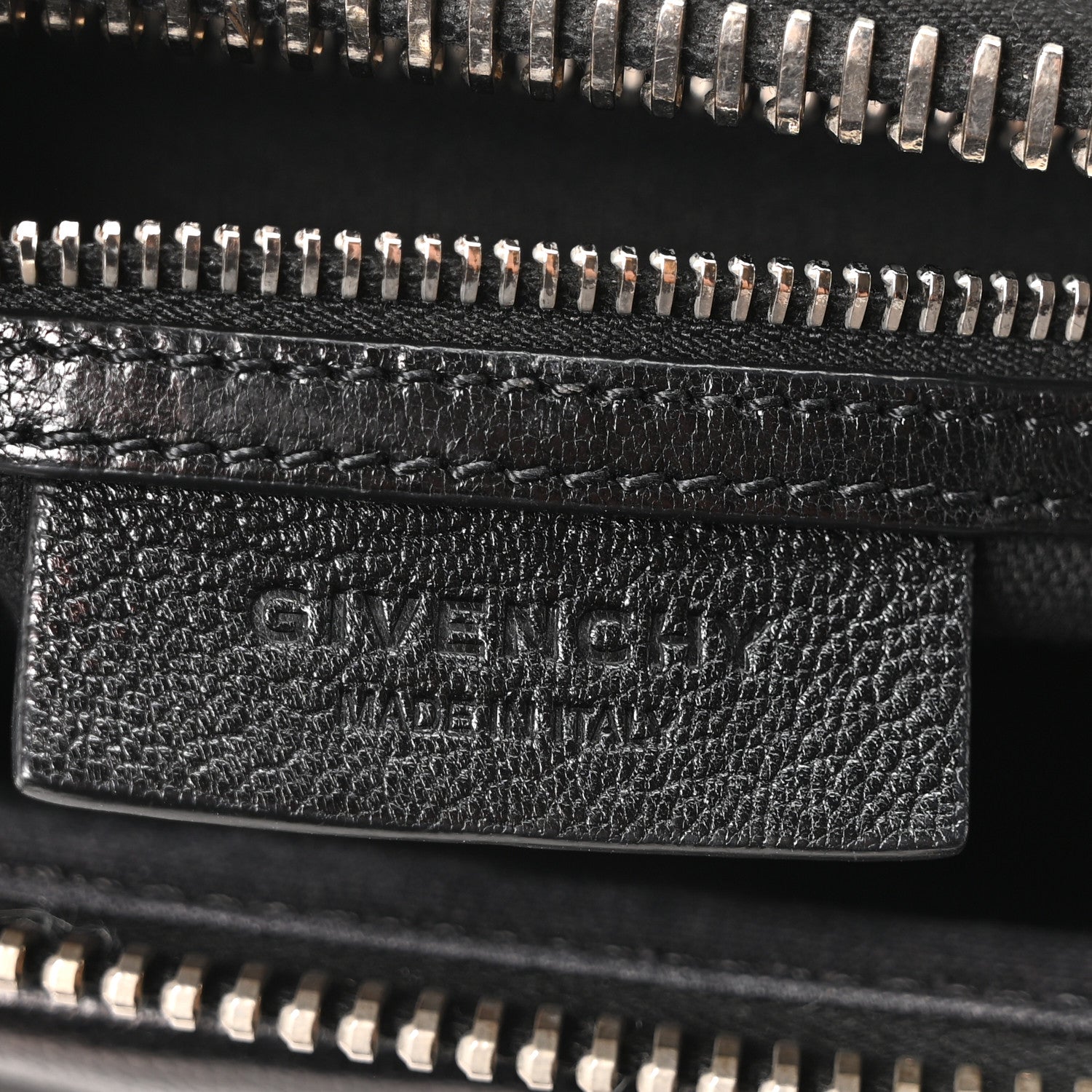 Sugar Goatskin Medium Antigona Black