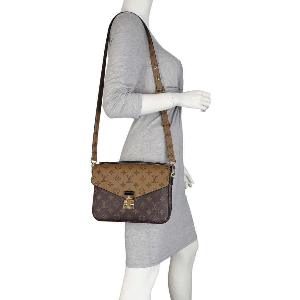 Louis Vuitton Pochette Metis Monogram Reverse