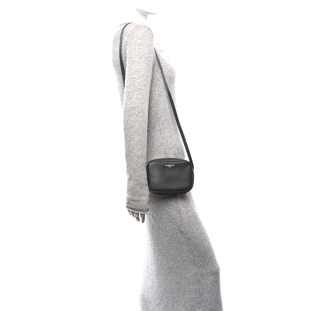 Calfskin Logo XS Everyday Camera Bag Gris Fossile