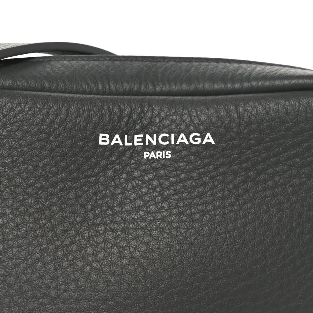 Calfskin Logo XS Everyday Camera Bag Gris Fossile