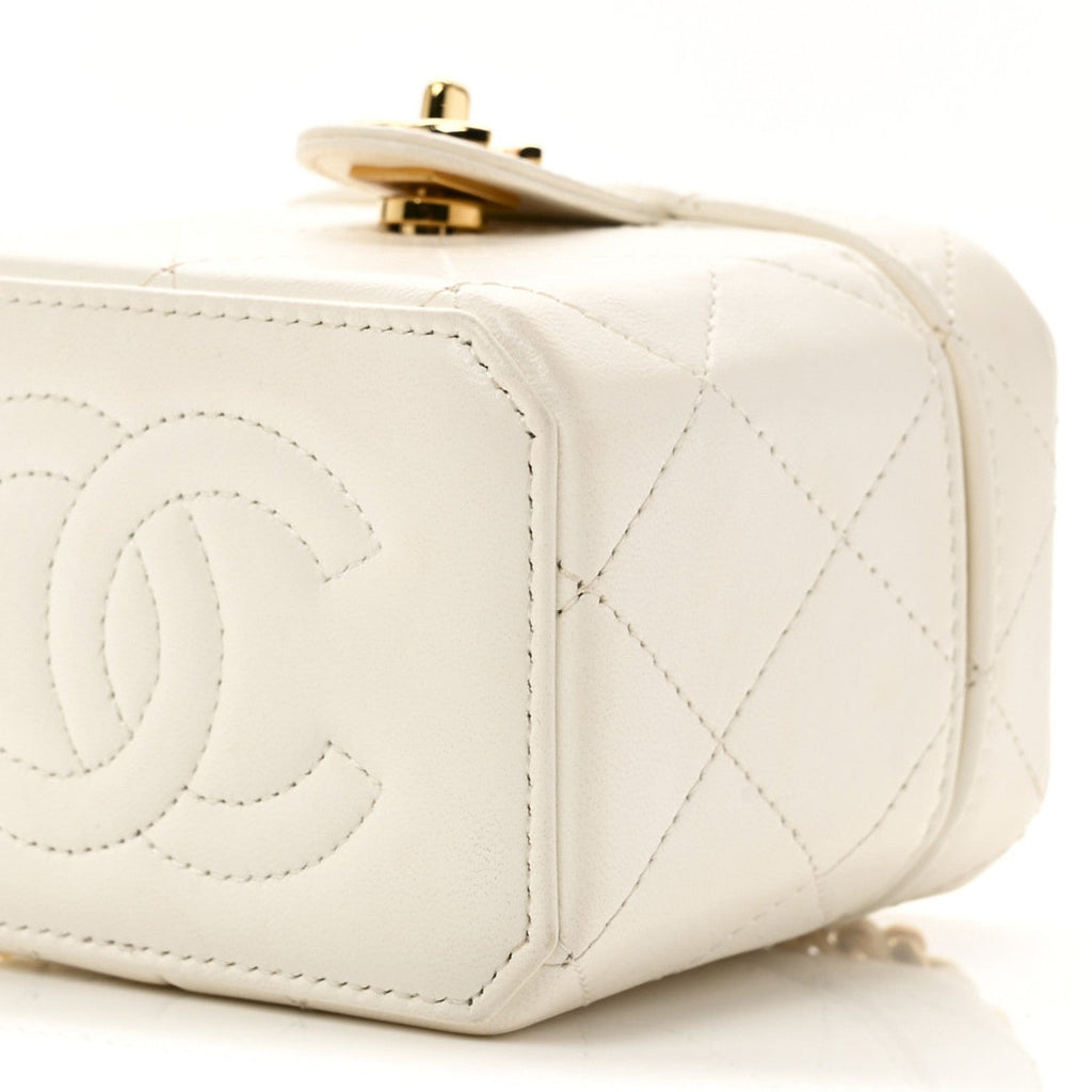 Lambskin Quilted Vanity Clutch With Chain White
