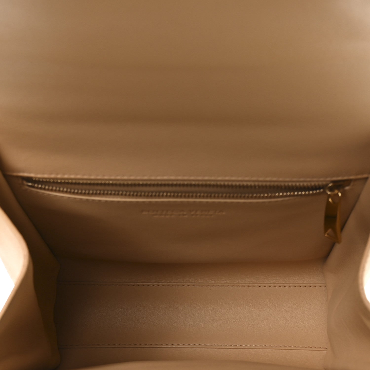 Box Calfskin Nappa Clip Bag Almond Gold
