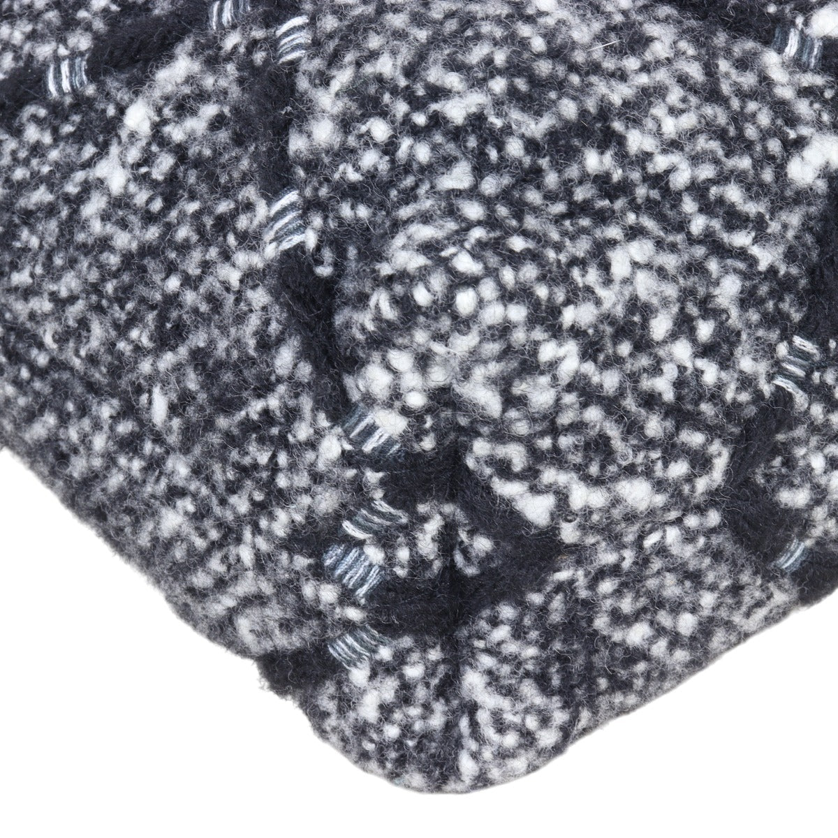 Chanel 22 Hobo Medium Tweed