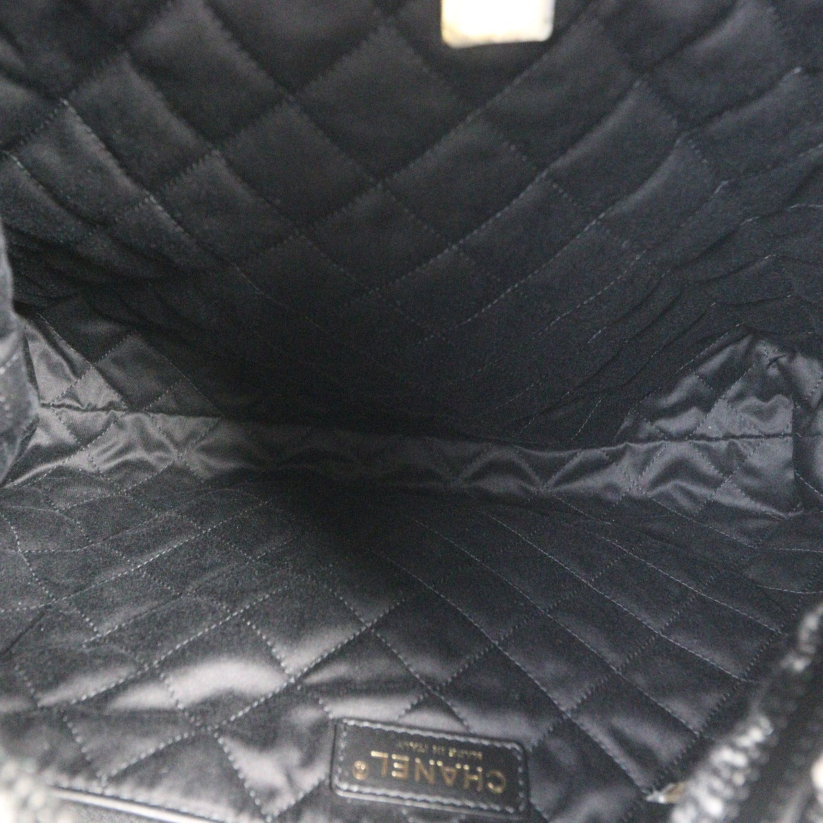 Chanel 22 Hobo Medium Tweed