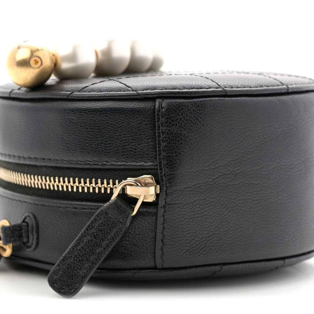 Goatskin Quilted Chic Pearls Chain Round Clutch With Chain Black