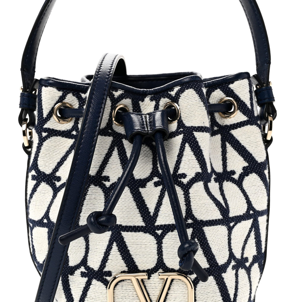 Toile Iconographe Nappa Mini Vlogo Signature Bucket Bag White Worker